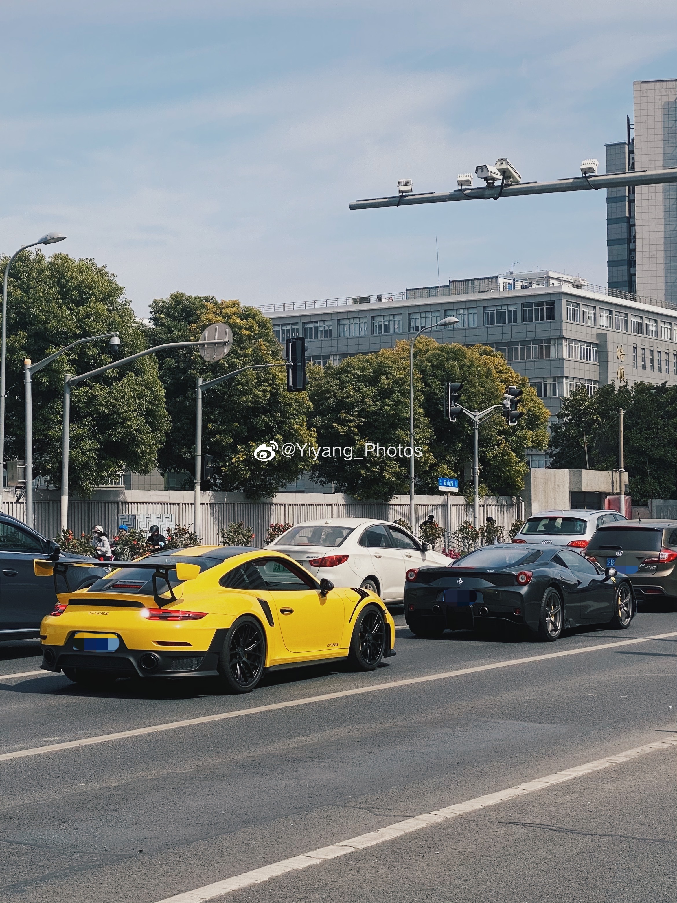 昨天Cars and Coffee见到的一些有意思的车型  ​​​