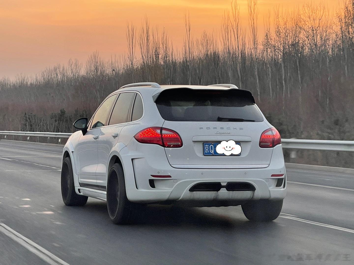 宽体老卡宴，居然也挺帅 ​​​