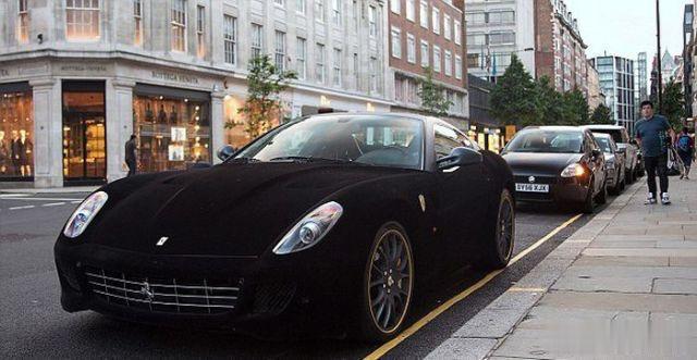 的
天鹅绒法拉利 599 GTB Fiorano你敢相信么？
就说这玩意咋洗？
