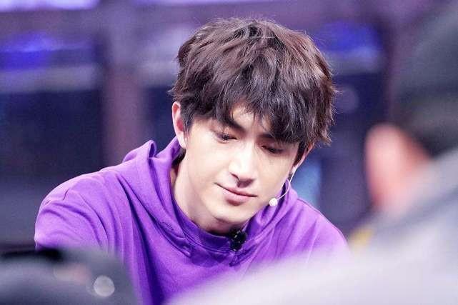 名字出自诗歌的4位明星，林更新白敬亭还好，看到最后：人如其名
我们在出生的时候收