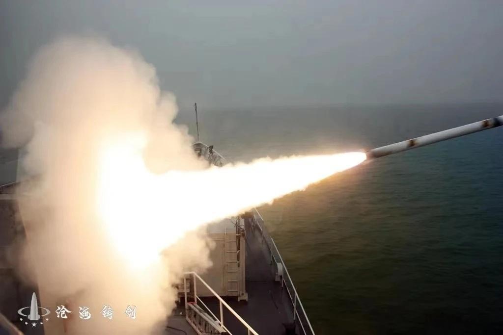 多型测控装备同步运转各种信号构设无形巨网精妙测控锁定精准数据每一次武器装备的“高