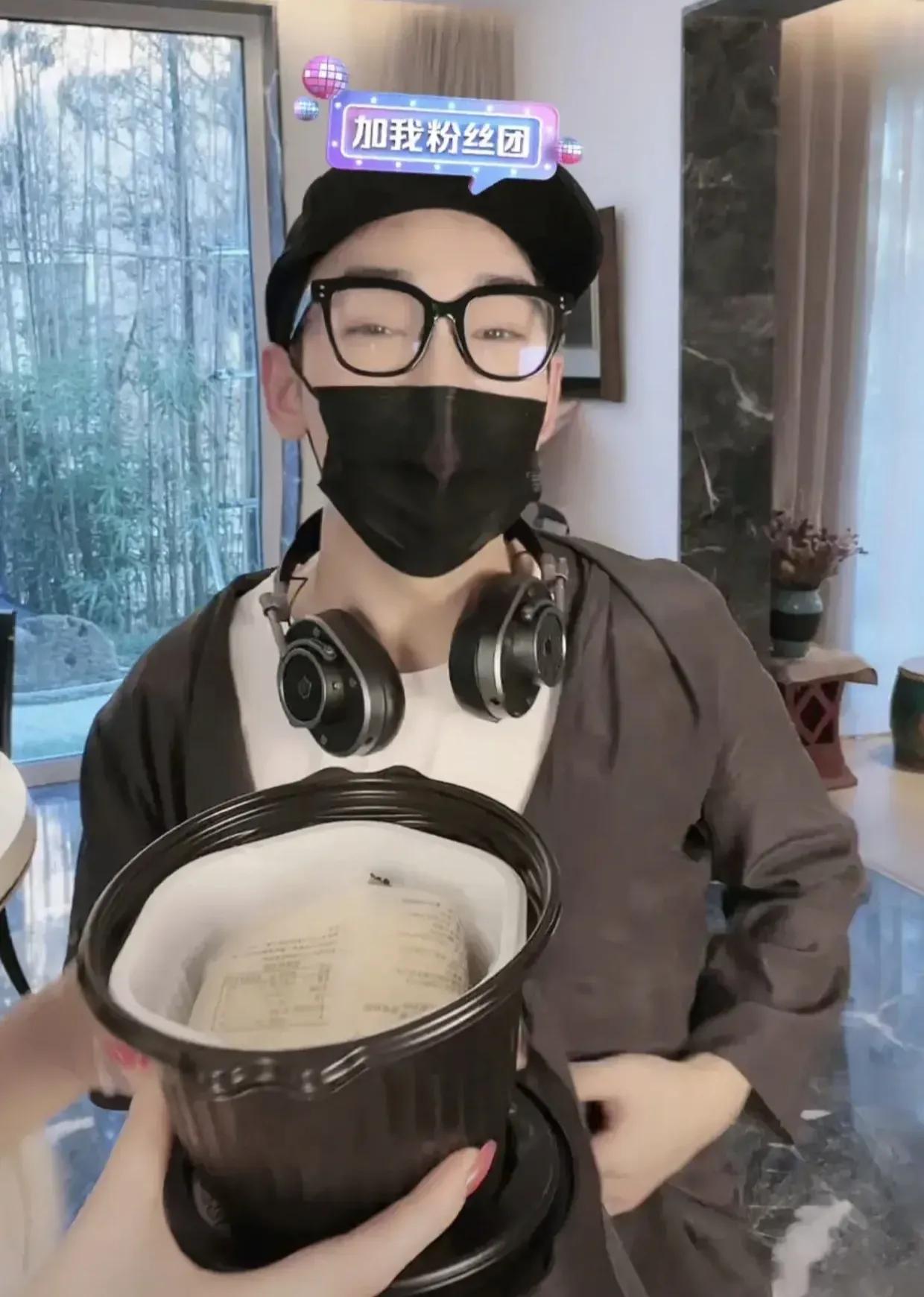 感觉张兰真是太过了，自己天天在直播间内涵前儿媳就算了，现在连手下主播也出来嘲讽大