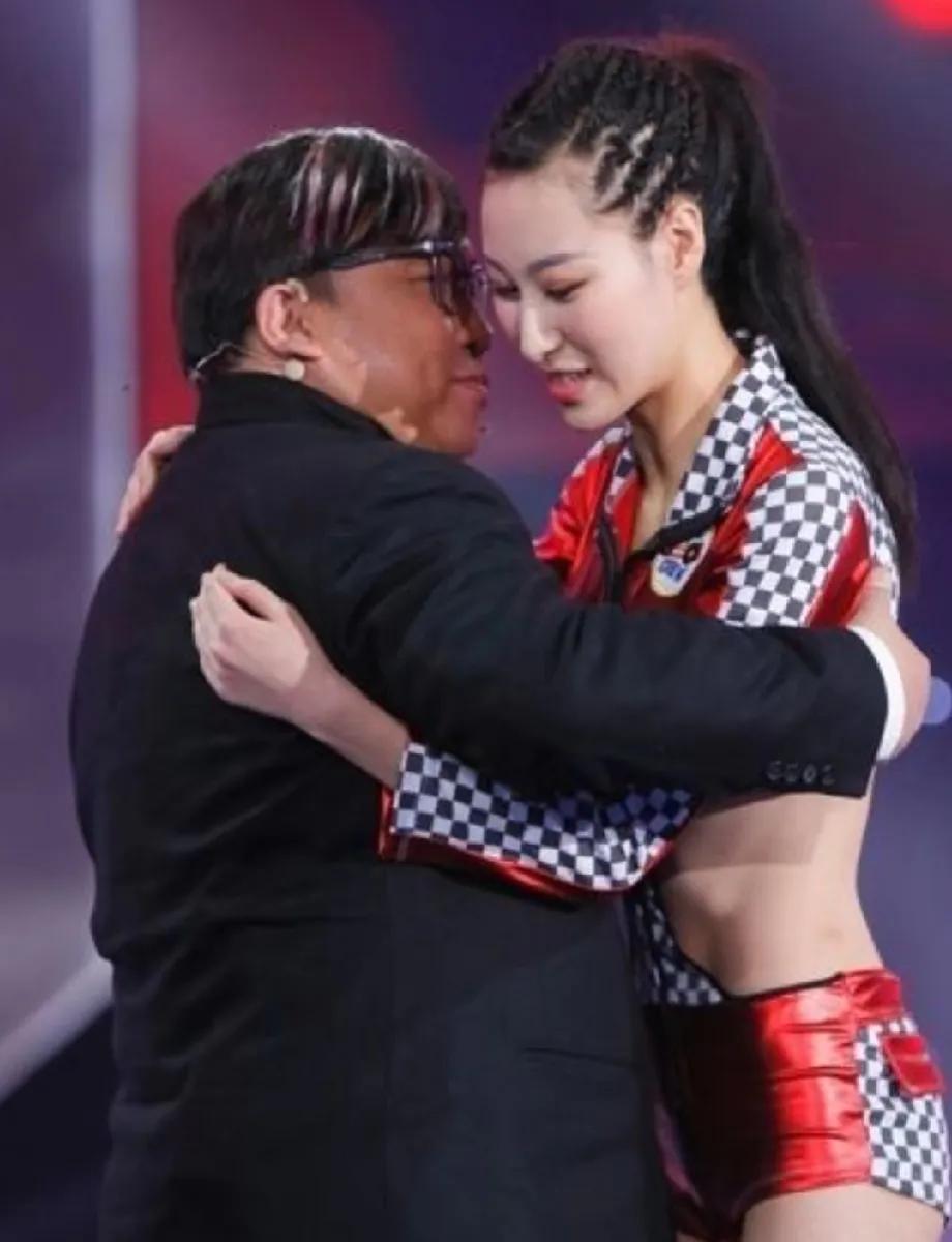 王晶被采访时说：我从来没有潜规则，是人家想潜规则我，如果我想，每天都可以！但是认