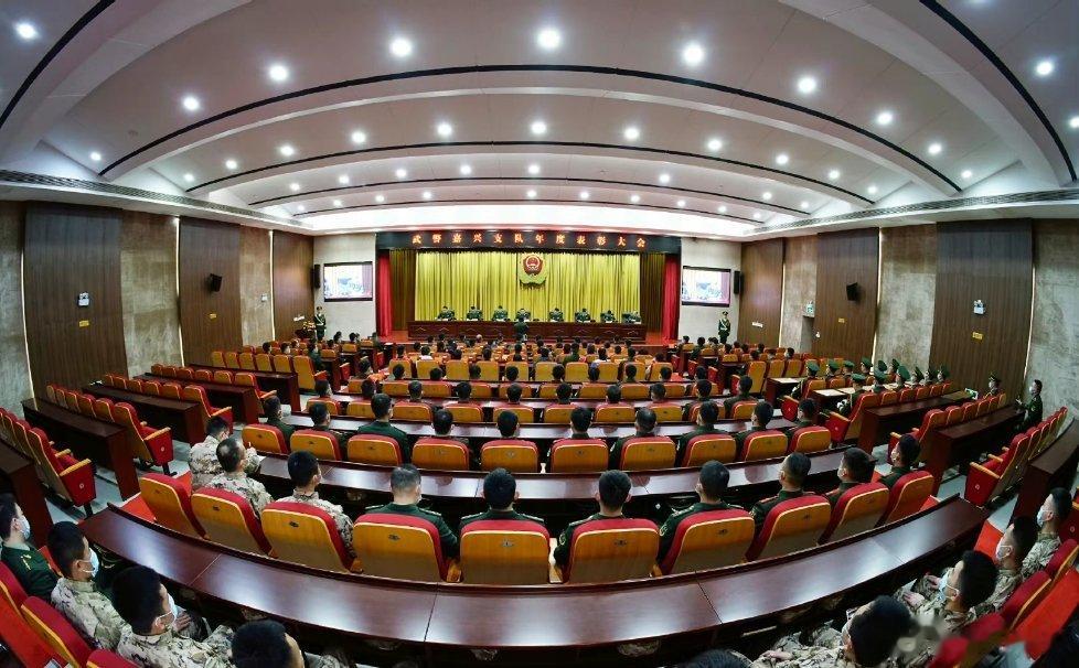 【这场表彰大会荣誉感爆棚！ 】近日，武警浙江总队嘉兴支队举行2022年度表彰大会