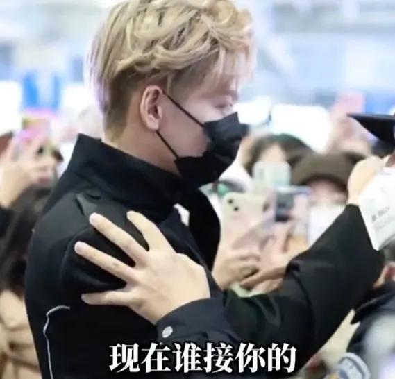 粉丝为艺人接机造成道路拥挤，这