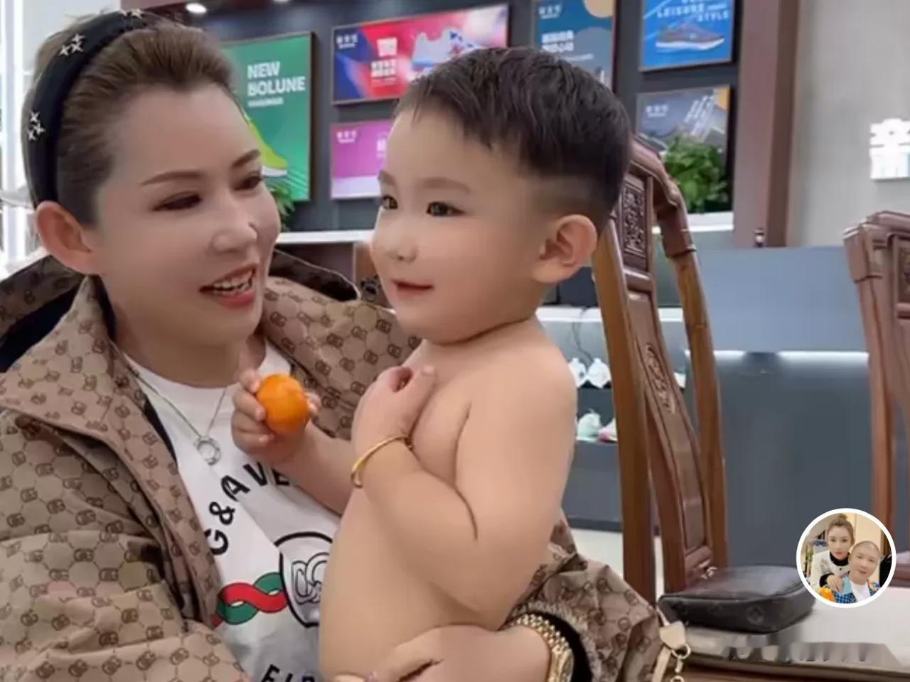 争家产了，驴姐不同意驴爸把家产全给三驴，必须有我的份儿。

二驴说以后驴爸的家产