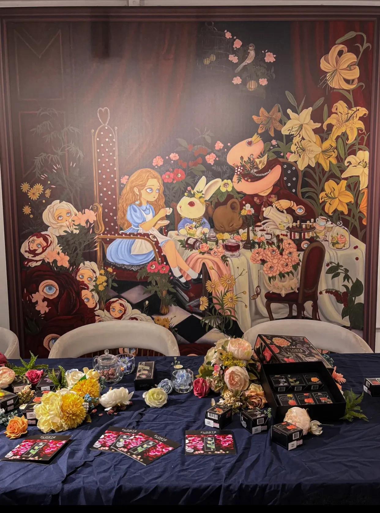 广州！在广州！！梦幻空间里的爱丽丝画展！
挖到一个广州新画展～复古又少女
【绮莉