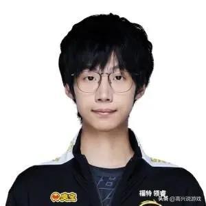 你认为kpl第一打野是谁？
我觉得是暖阳，他的两个冠军都是以绝对领袖的身份带领T