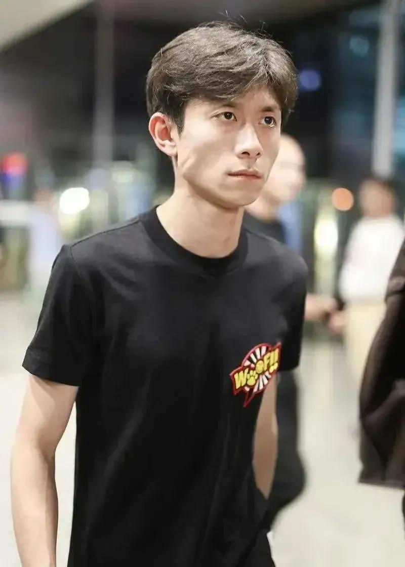 以前大家都觉得张一山演技好好，是一个小戏骨，而且事实上之前他的资源真的很好，演了