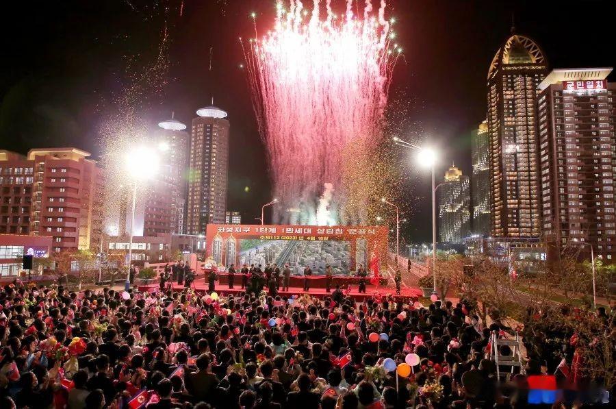 4月16，为人民在所不惜，努力建设社会主义理想社会的朝鲜，在和盛地区建筑的一万套