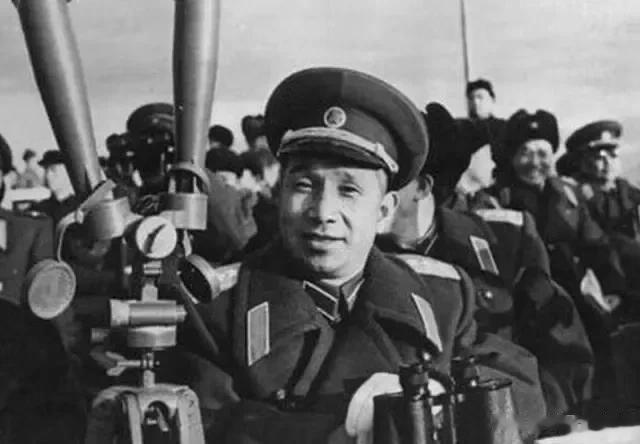 粟裕将大将最爱吃狗肉，部队行军，每到一地，他便出五元钱“请客”，派人与群众商量打
