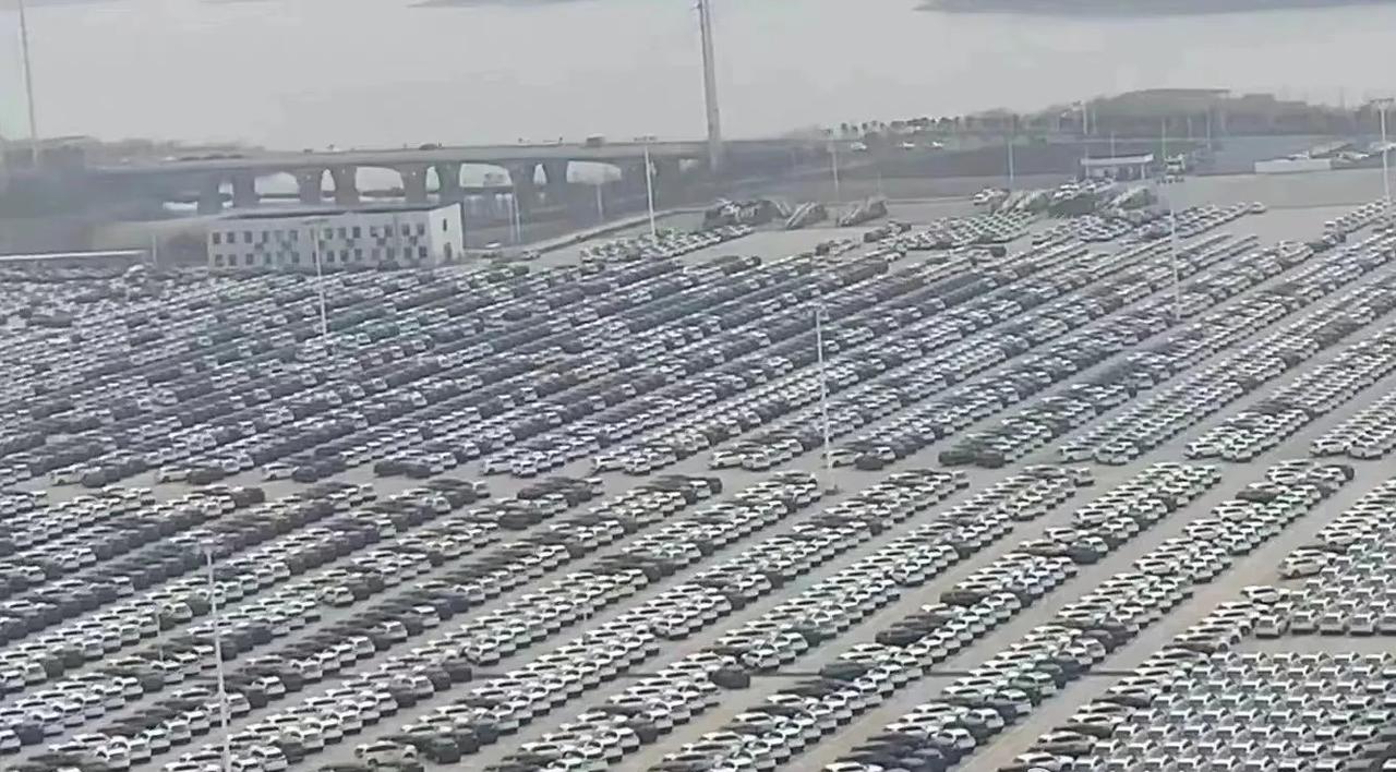 据说这是武汉本田第三工厂的停车场。日系车是要步韩系车的后尘了吗？假如韩系车走了、