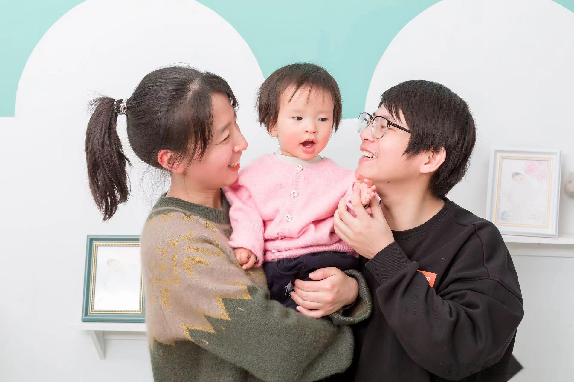 就希望我喜欢的人每天缠着我缠着我聊天每天问我 去哪里了呀 都干嘛了呀 吃什么呀每