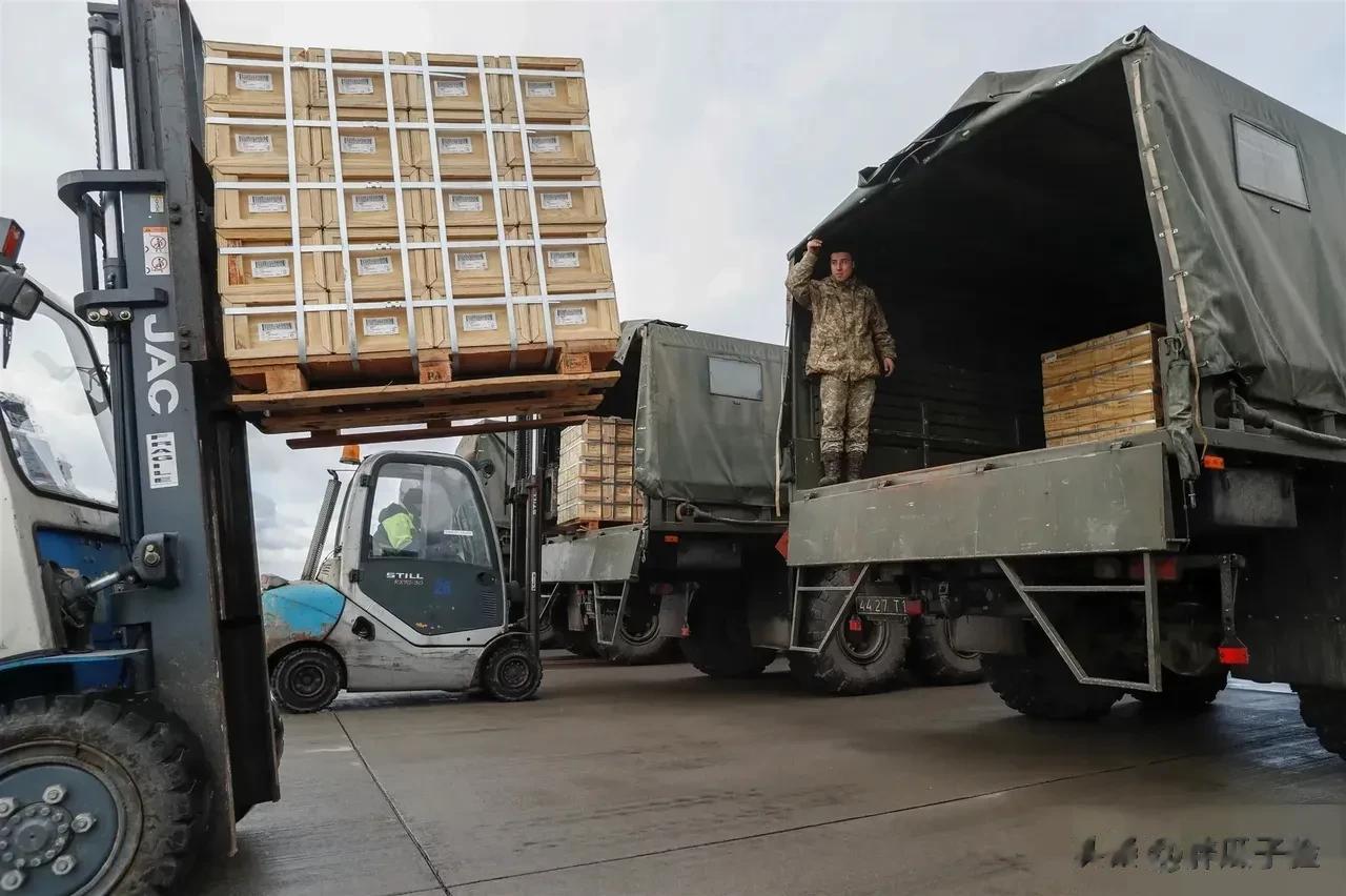 泽连斯基警告西方，如果西方停止向乌克兰提供武器或者故意拖延，俄乌冲突将会持续很长