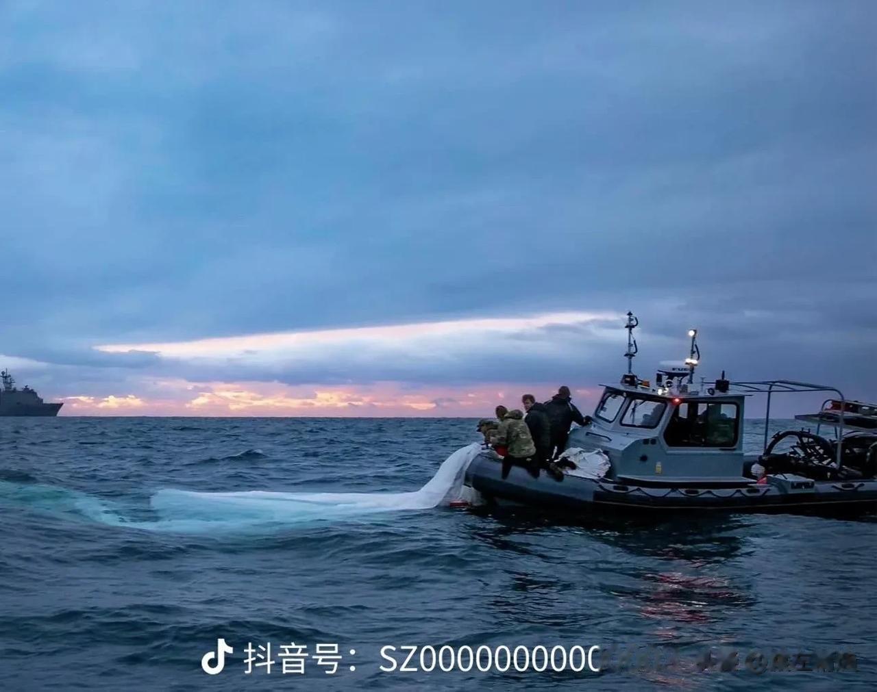 中国民用探测气球”因不可抗力”误闯美国，被美军机使用空空导弹击落，坠入海中。

