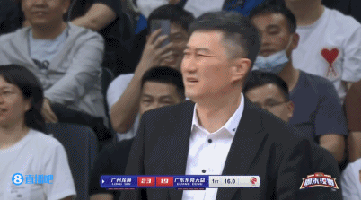 杜锋很无奈啊！

禁赛一场之后复出
客场对阵广州队
杜锋很无奈，愁容满面
广东队