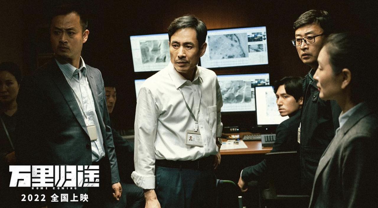 电影《万里归途》在上映当天曝光了终极预告。
从预告片就能感受得到撤侨之路有多么困