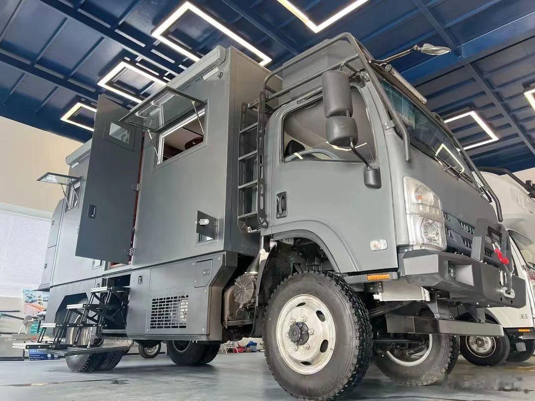 【4月1-3日南京国际房车展】银燕房车-新款豪华四驱越野房车
新款豪华四驱越野房