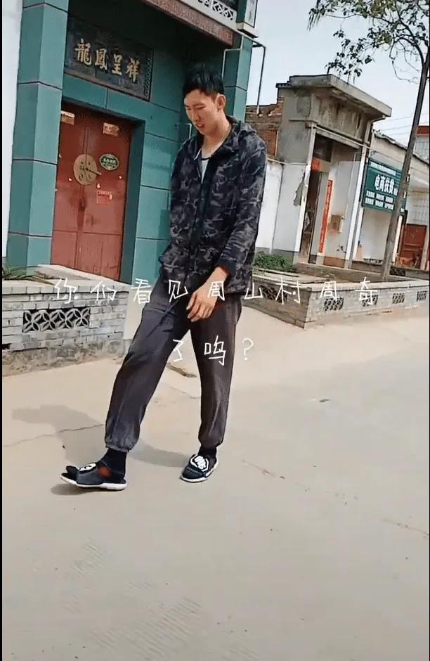 这是中国篮球“第一中锋”周琦吗？怎么有点落魄沮丧的感觉？