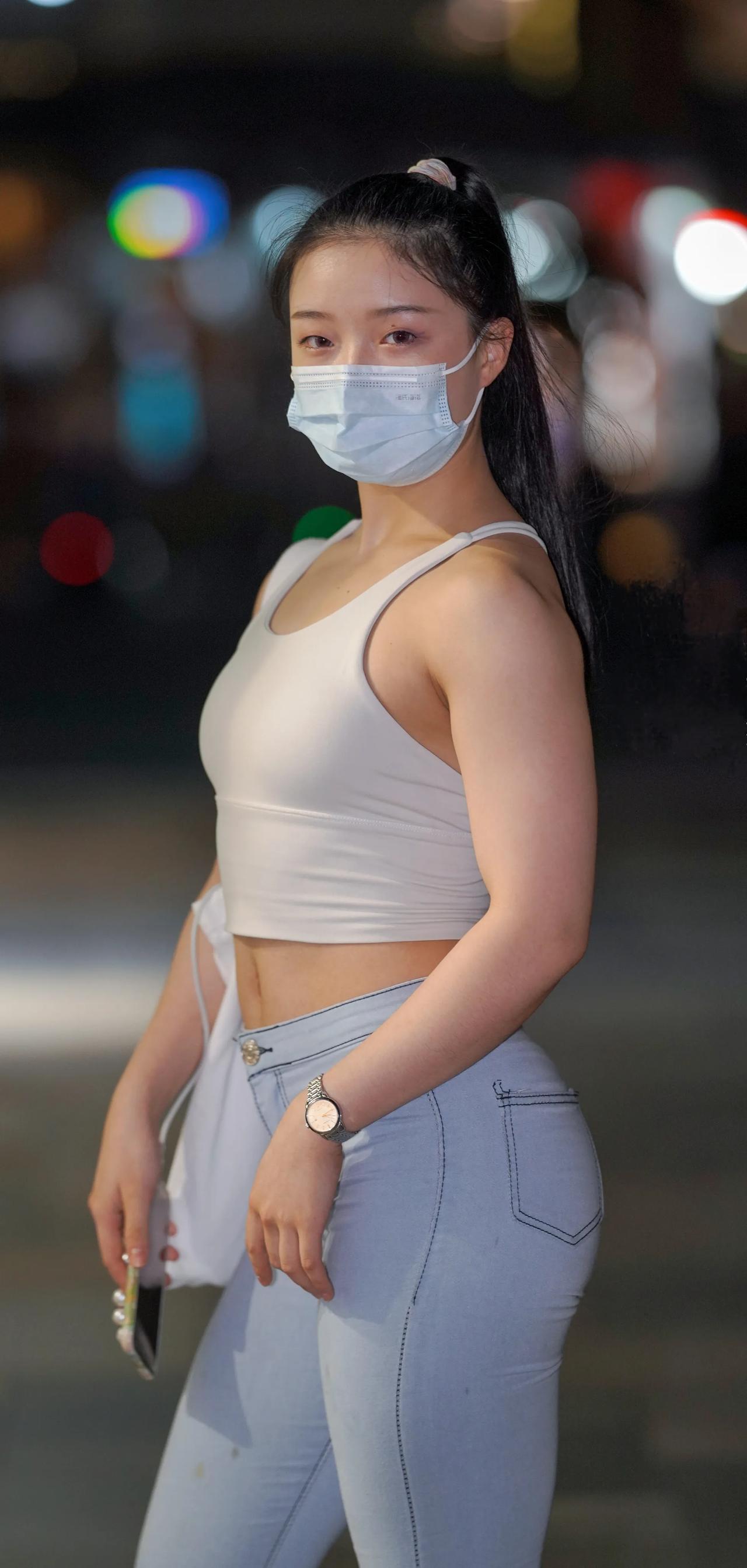 身材健美的高马尾美女
