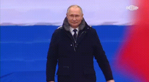 🇷🇺今天晚上，普京出席了纪念俄罗斯祖国保卫者的音乐会，现场热血沸腾。
普京在