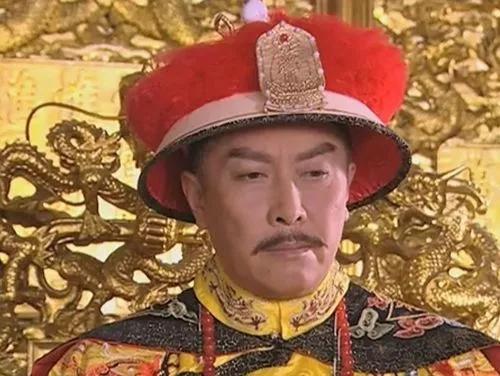 雍正当皇帝时，有一次有位老御史一下子连上了三道奏折。不想，雍正帝打开一看，差点气
