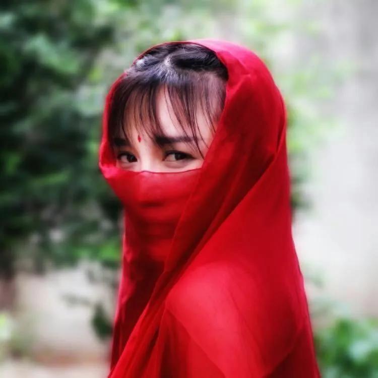 什么叫女权？这才叫女权！自尊自爱，不为好的生活条件放弃自己的底线，而是努力工作用