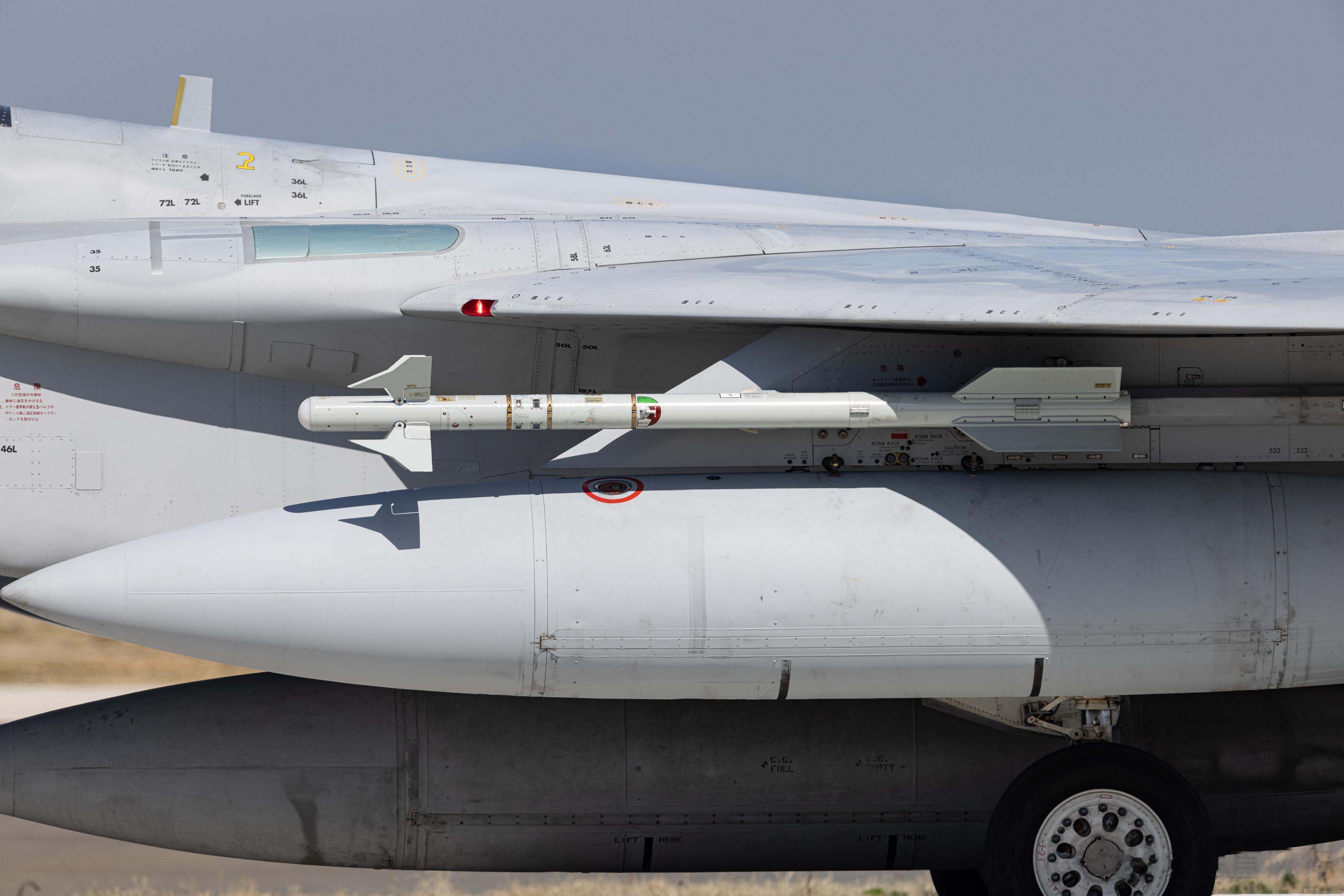 F-15DJ和F-2挂载的AAM-3实弹#航空[超话]##武器装备[超话]# ​