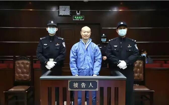 终于被执行了。浙江省杭州市男子许某利，悄悄将安眠药放入妻子喝牛奶中，在妻子睡着后