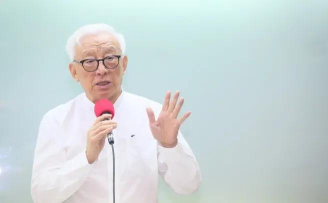曹兴诚妄称，台湾百姓最聪明的选择，就是把美国视为关公，把日本视为妈祖，与美日这两