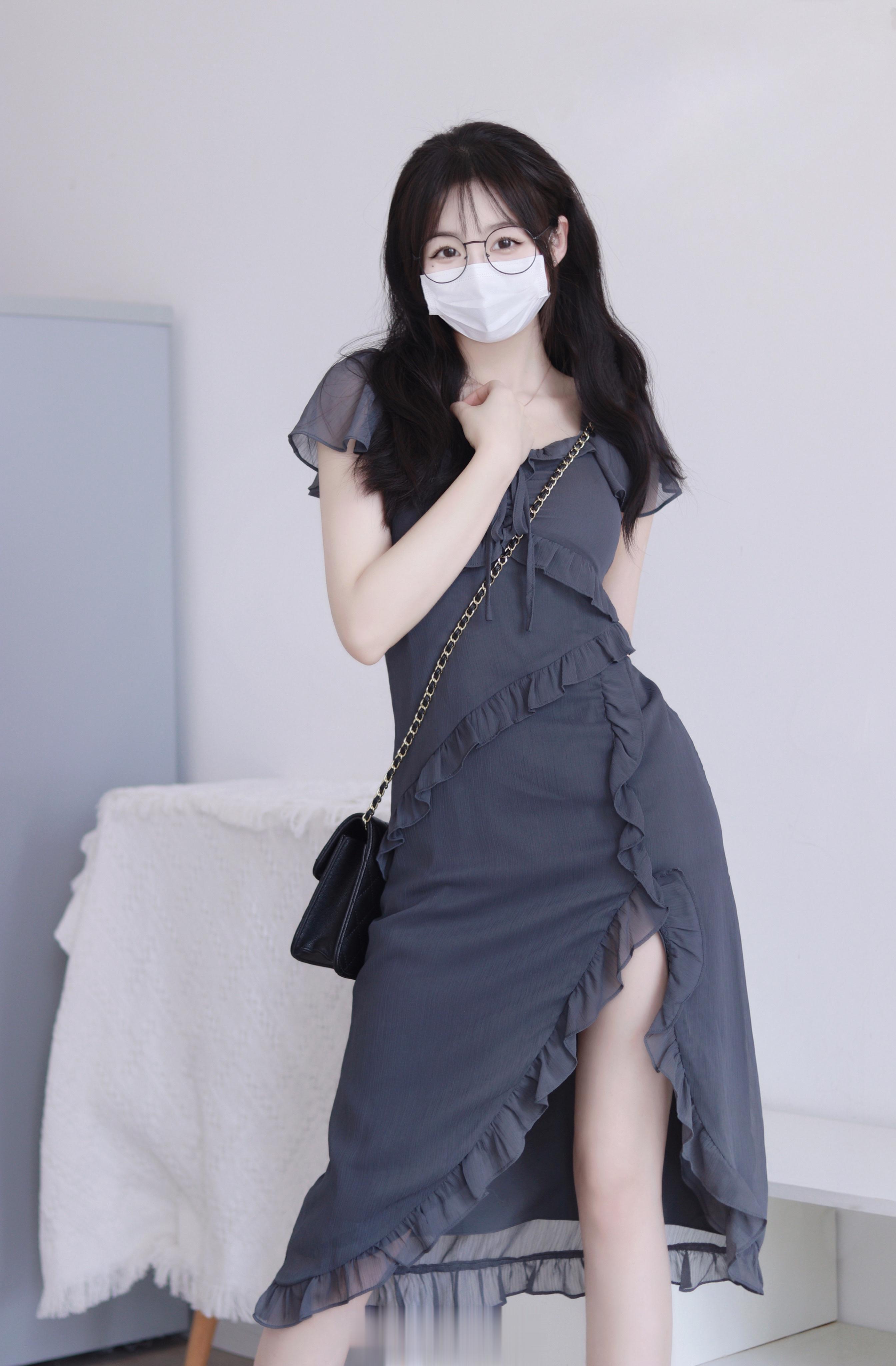 叫你女朋友穿给你看 ​​​
