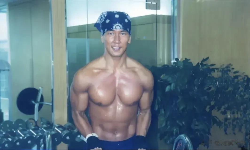 大家别看欧巴具俊晔平时斯斯文文