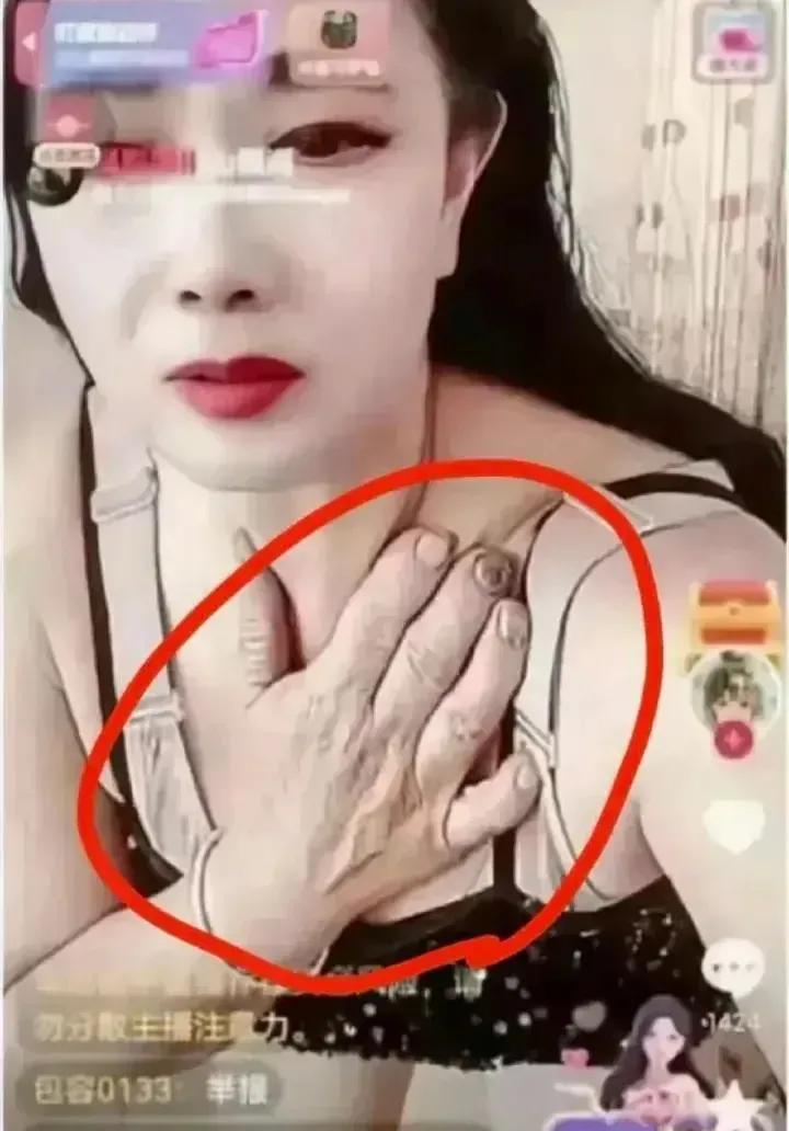 心疼那个半年如一日狂刷火箭的榜一大哥。
也生气美颜软件为什么就不能开发一个功能，
