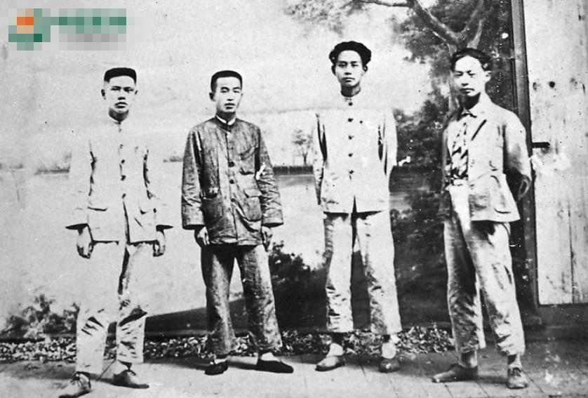 这张1929年6月19日拍摄于福建龙岩的珍贵合影，2010年被意外发现，2019