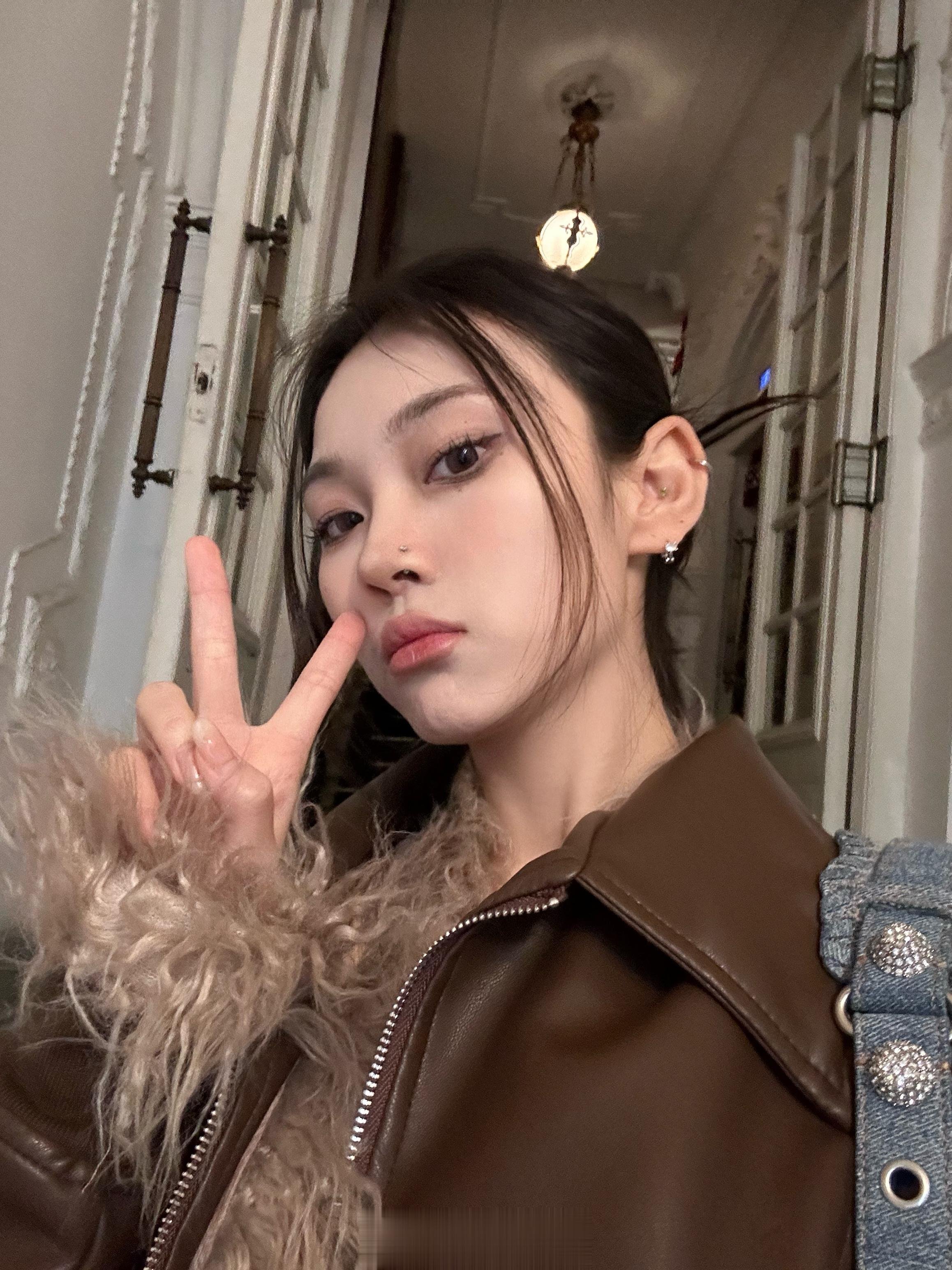 老婆们好久没选首图咯  ​​​