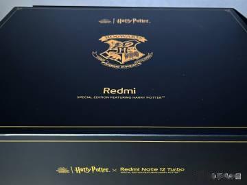 收到了一封 ，原来选在环球影城是有深意的，暗示了这次 Redmi Note 12