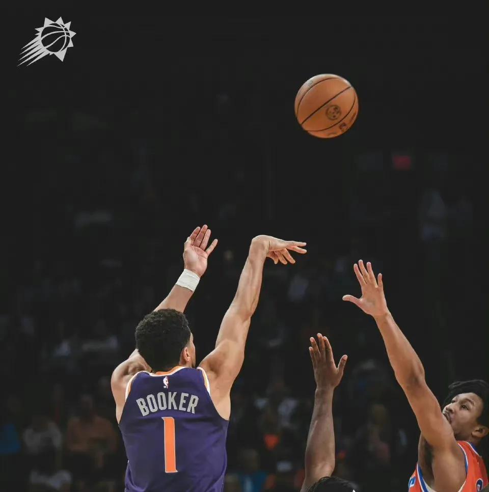 太阳四连胜布克场均38分 杜兰特受伤后能保持吗？

NBA常规赛，太阳击败雷霆的