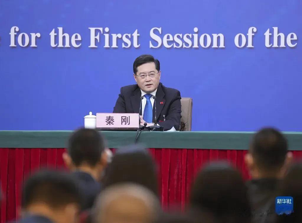 一般来说，外交部长升任国务委员需要5年的时间。

唐家璇1998年担任外交部长，