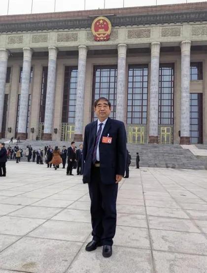 “医生，我还能活多久？”
 
2000年，24岁的战士李东亮如此询问医生。
 
