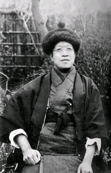 #历史那些事[超话]#1912年，袁世凯就职临时大总统时，章太炎担任高等顾问。后