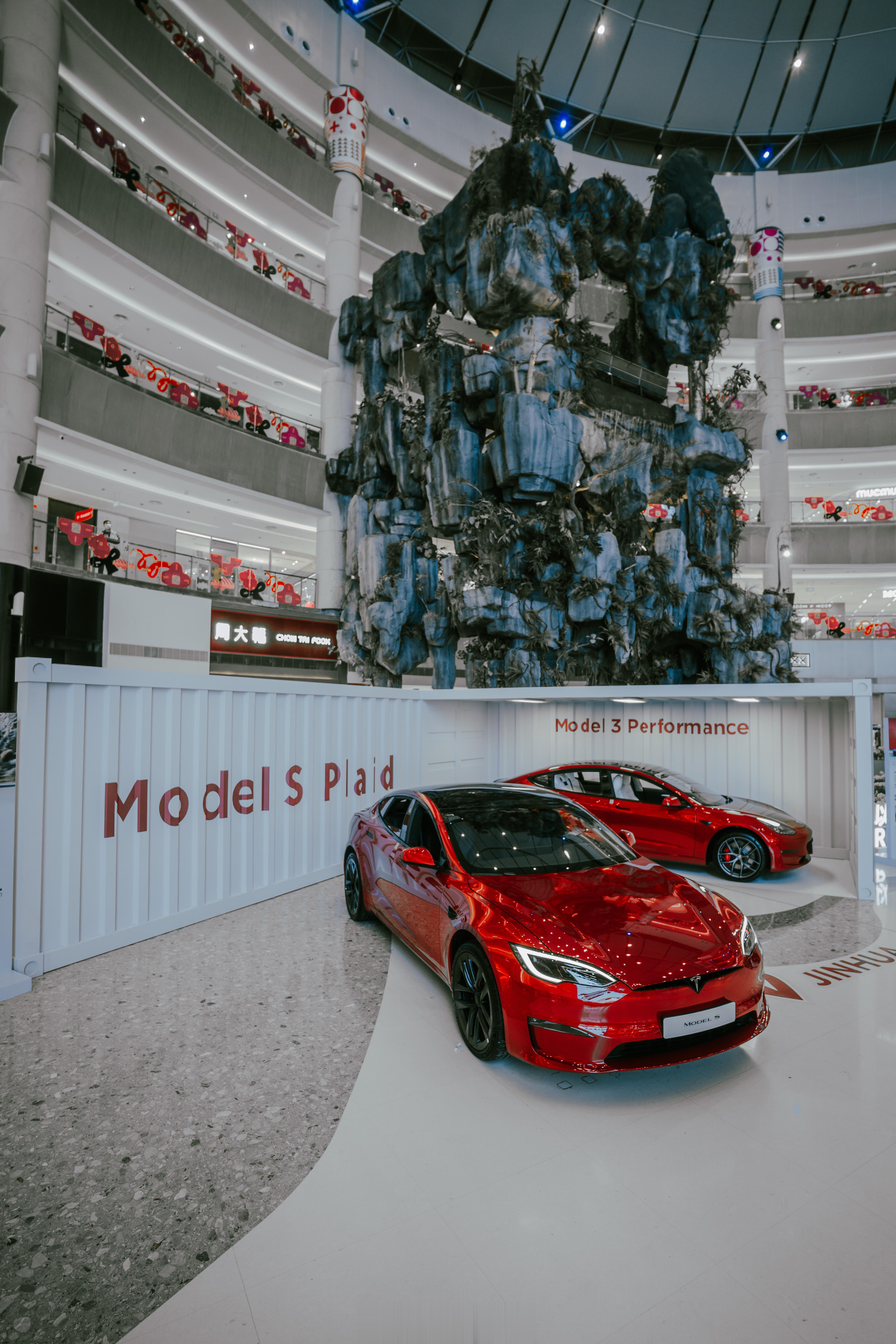 感受下体验极简造型下的“狂暴先生”特斯拉Model S Plaid吧特斯拉Mod