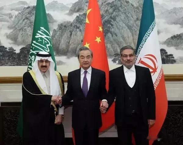 中国调解下的沙特与伊朗握手言和后，以色列彻底慌了，美国想不通，估计要难入眠了

