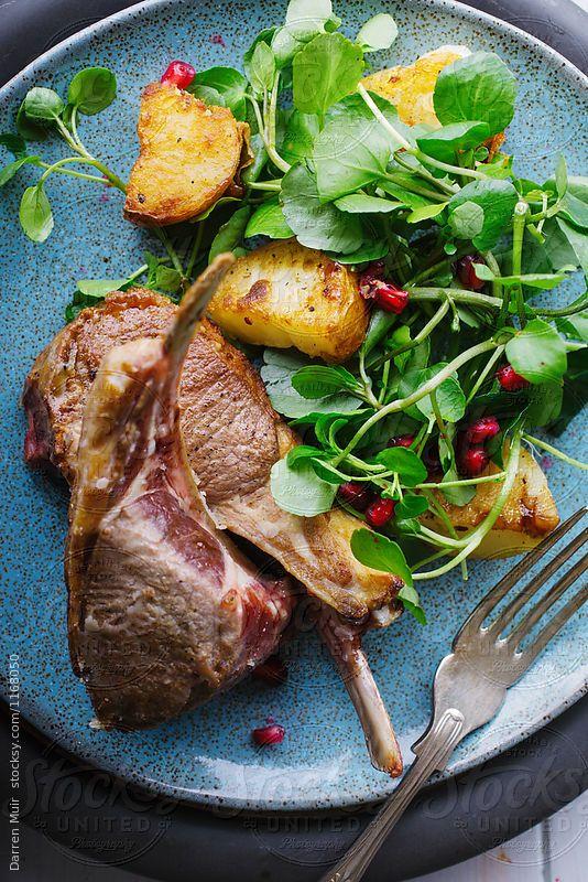 自己有很多小伙伴，平时有事才联系，没事也就各安现状，联络的也就少了，人是社交型动