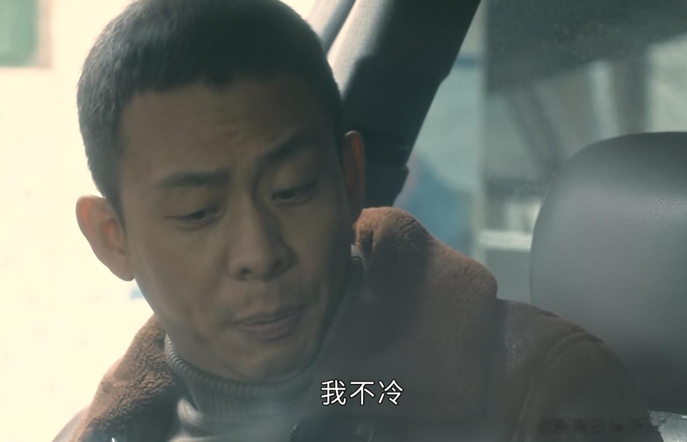 男人和女人关注的细节就是不一样，《他是谁》里张译扮演的警察关注案子的细节是把好手