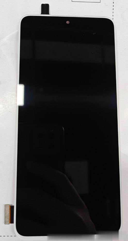 好窄的边框，魅腻不？ [吐舌]