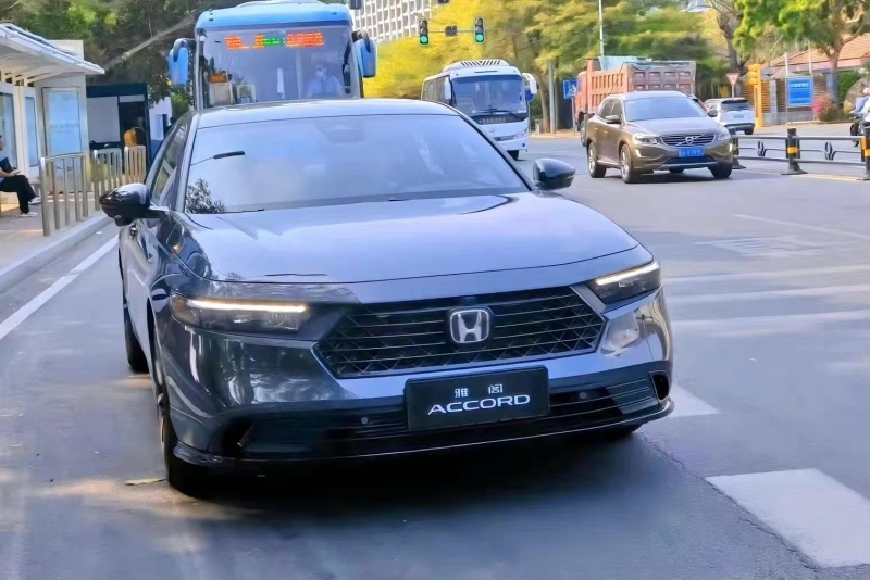 #汽车资讯# 【大号思域既视感 全新广汽#本田雅阁# 实车曝光】近日，我们从相关