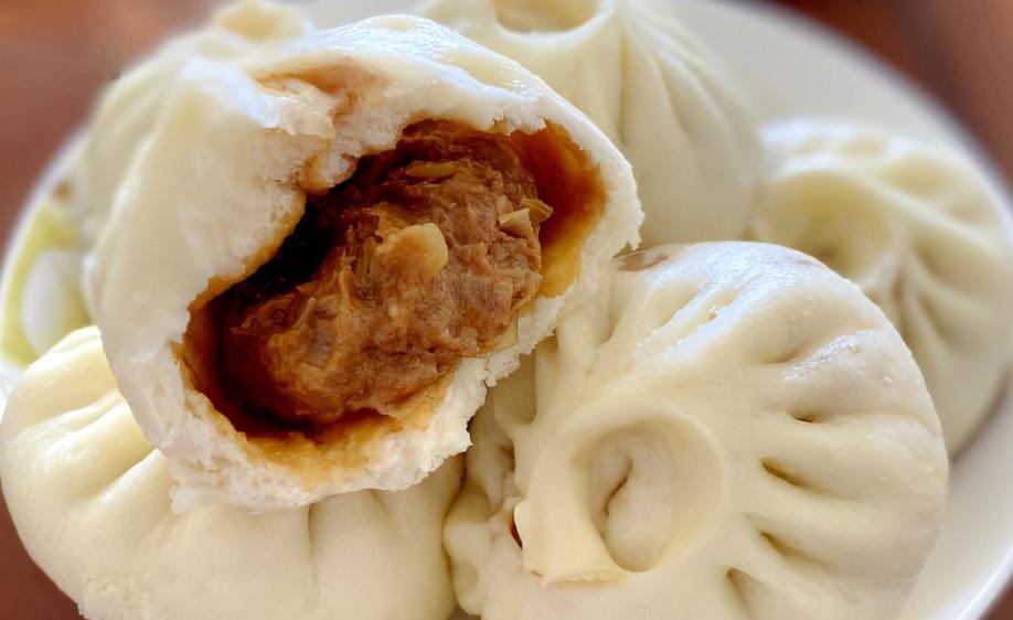 包子一词使用始于宋代，但那时候的包子并不是我们现在意义上的包子，而是菜包，也就是