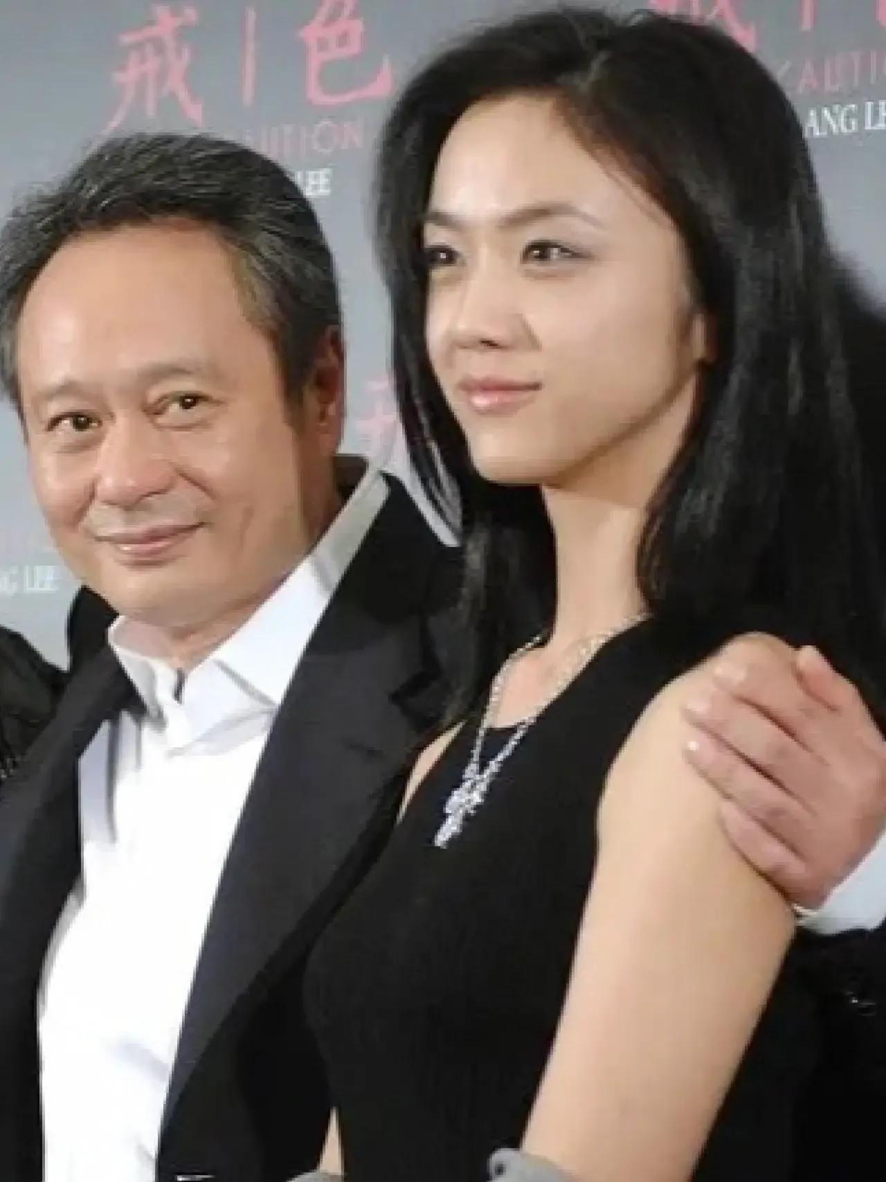 李安：我总希望看着她好，她开心我就开心
其实我非常感动于李安对汤唯的关爱之情，他
