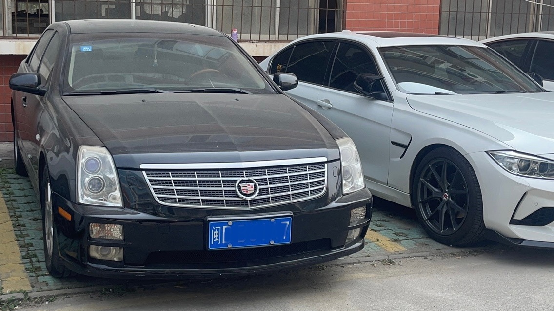 一个朋友说~这种车应该直接拉去报废！我们这一个园区里就有三台SLS，当年也是真老