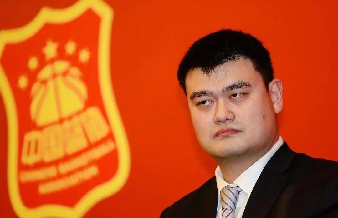 先是周琦，再是李梦，中国篮协主席姚明最近的日子可真不好过！

中国篮协主席姚明最